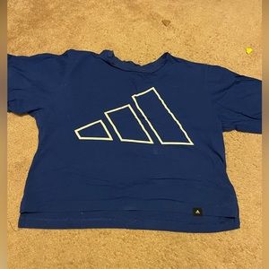 Cropped adidas tshirt